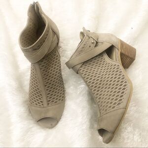 Earth Intrepid open toe Bootie size 10